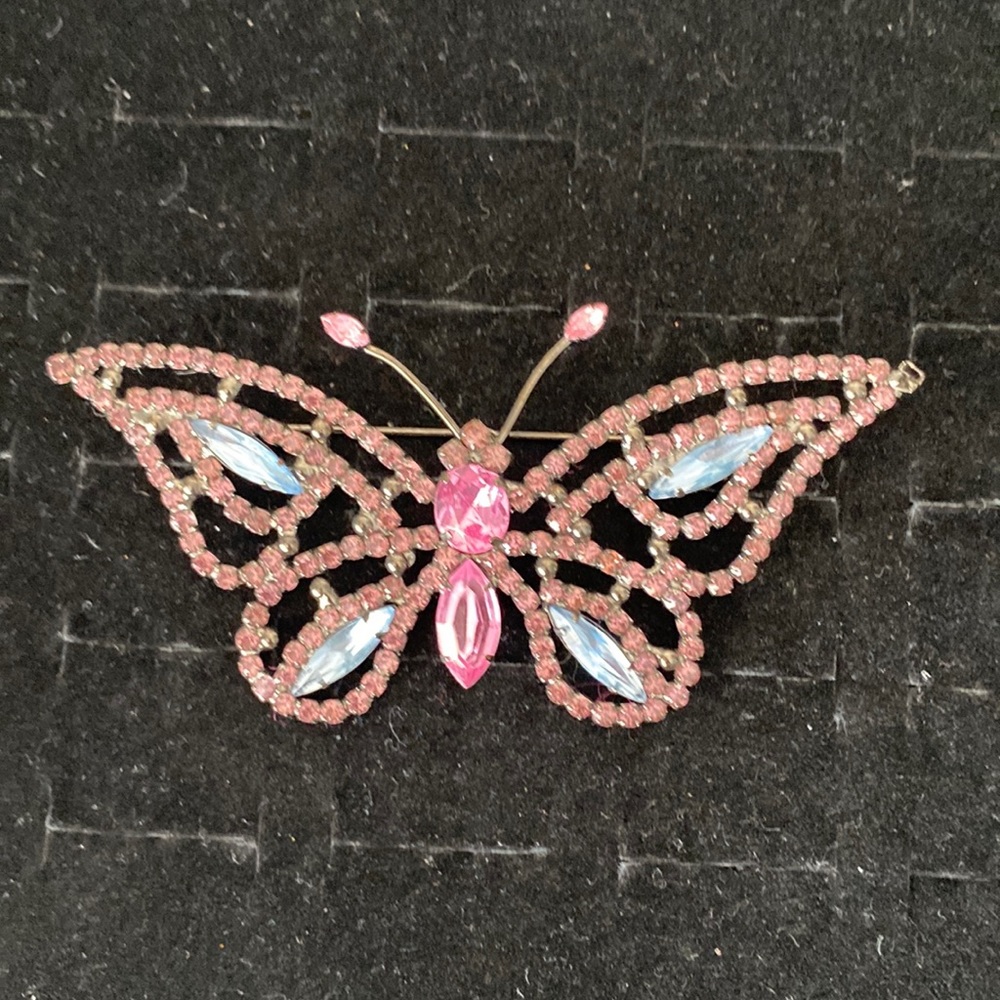 Vintage butterfly brooch. B4